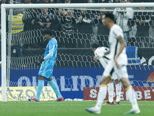Hugo comenta comemoração efusiva na vitória do Corinthians e exalta grandeza do clube