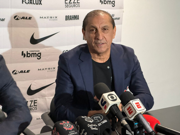 Ramón Díaz elogiou o trio de defesa corinthiano e a atitude do elenco diante do Bahia
