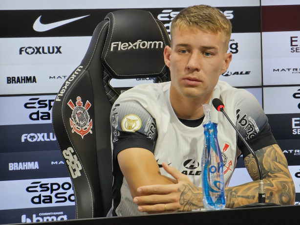 Charles vestirá a número 8 no Corinthians