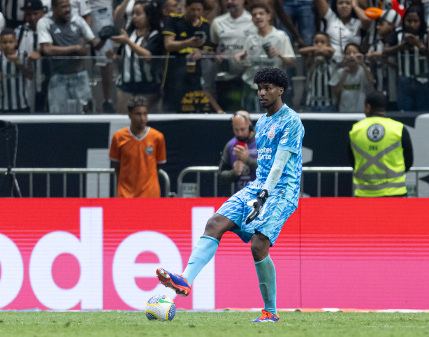 Hugo Souza foi titular do Corinthians diante o Atlético-MG