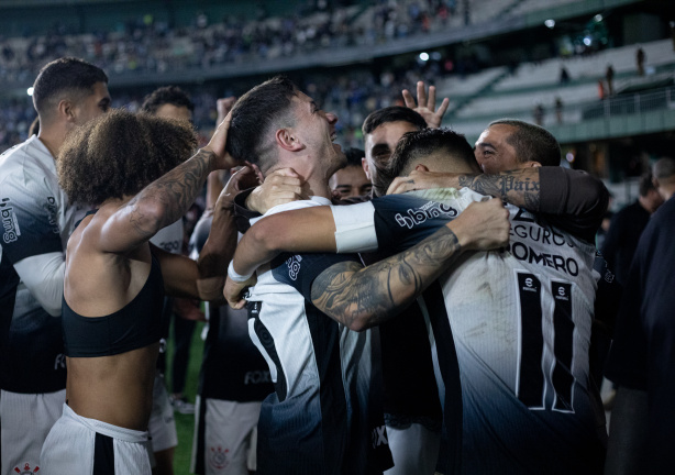 Nos p�naltis, Corinthians supera o Gr�mio e conquista vaga nas quartas de final da Copa do Brasil