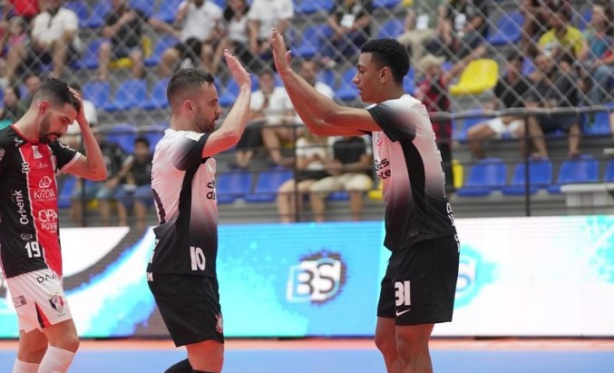 Corinthians e Joinville fazem jogo movimentado e ficam no empate na estreia da Ta�a Brasil de Futsal