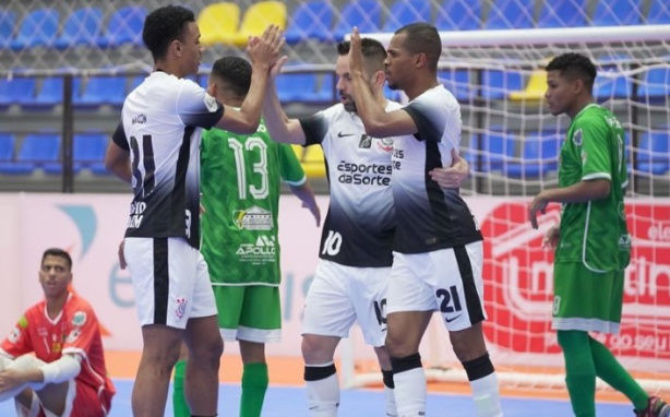 Corinthians vence o Campo Largo e segue com chances de classifica��o na Ta�a Brasil de Futsal