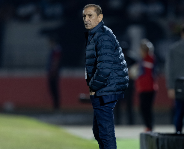 Ramón Díaz afirma necessidade de reforços para o Corinthians disputar três competições