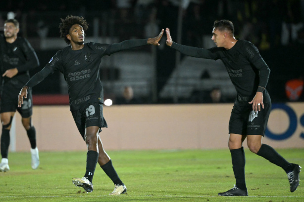 Talles Magno e Giovane marcaram os gols da vit�ria do Corinthians