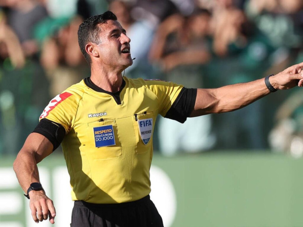 Braulio foi o árbitro da vitória alvinegra por 2 a 0 sobre o São Bernardo, na Copa do Brasil deste ano