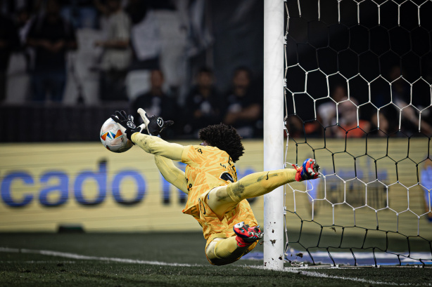 Goleiro beira perfeição em avaliação da torcida do Corinthians e atacante recebe menor nota