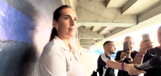 Iris Sesso admite trabalho em sil�ncio mas diz que quer "subir o sarrafo" do Corinthians Feminino
