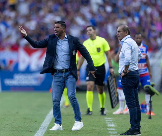 Auxiliar do Corinthians admite preocupa��o com rebaixamento e relembra situa��o em sua chegada