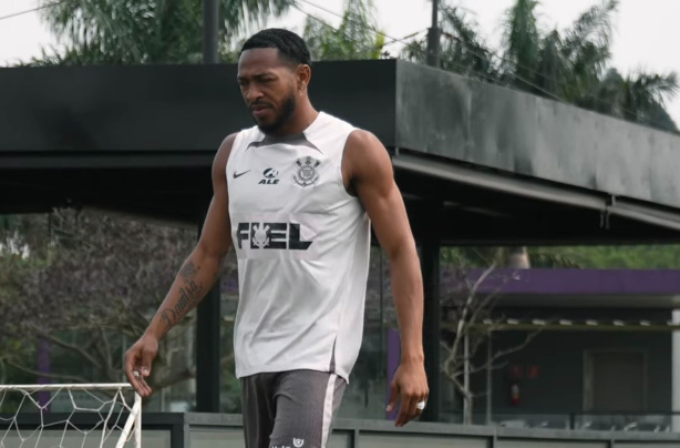 VAI PERDER POSIÇÃO? Martínez e Raniele podem ameaçar posição de jovem no meio-campo do Corinthians