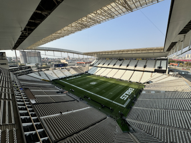 Neo Química Arena está envelopada para o duelo de futebol americano