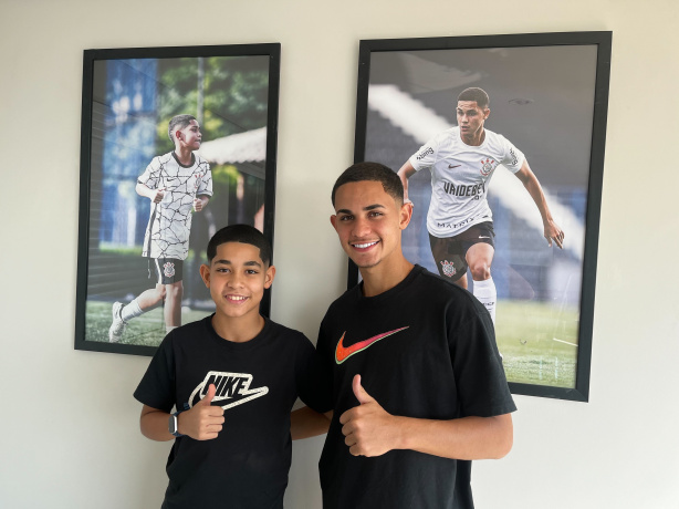 Otávio (esq.) ainda está no Sub-12 do Corinthians, enquanto Luiz Gustavo, o Bahia (dir.), está no Sub-20