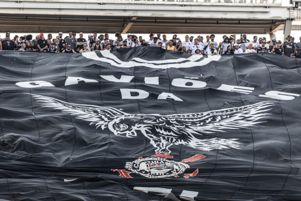 Organizada do Corinthians responde ex-dirigentes ap�s alega��o de atua��o na gest�o de Augusto Melo