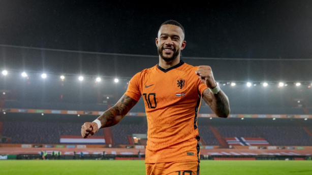 Memphis Depay � aguardado no Brasil para assinar o contrato e oficializar o neg�cio nesta semana