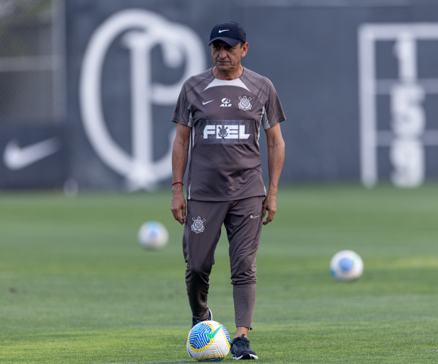 O Corinthians pode voltar a ser escalado em um 4-3-3 para a decisão na Copa do Brasil