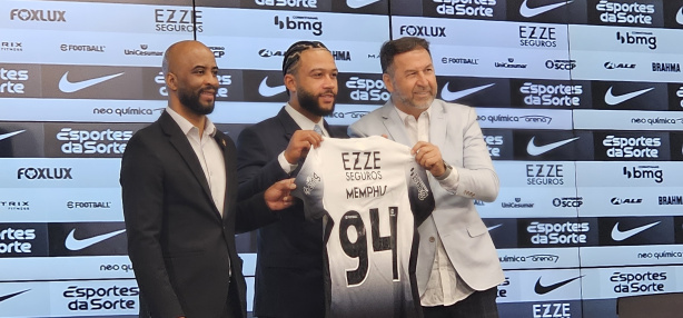 Memphis Depay foi apresentado pelo Corinthians nesta quinta-feira