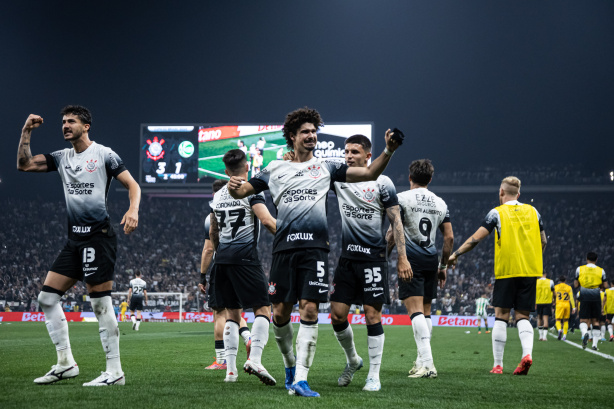 Corinthians visita líder Botafogo para tentar sair da zona de rebaixamento