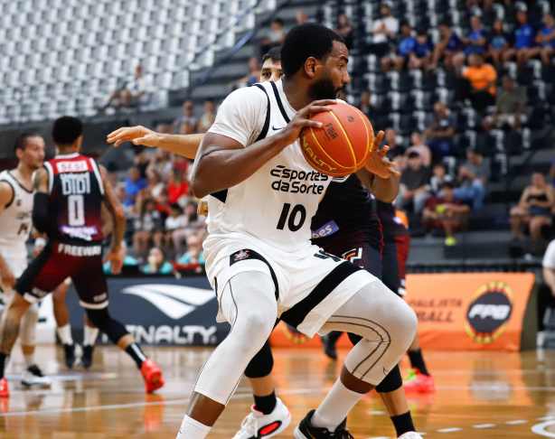 Corinthians faz �ltimo quarto "m�gico", mas � derrotado pelo Paulistano no Paulista de Basquete