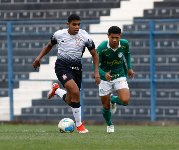 Gui Negão tem alternado entre o Sub-20 e o Sub-17 na reta final da temporada