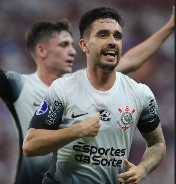 Igor Coronado comemora gol do Corinthians contra o Fortaleza