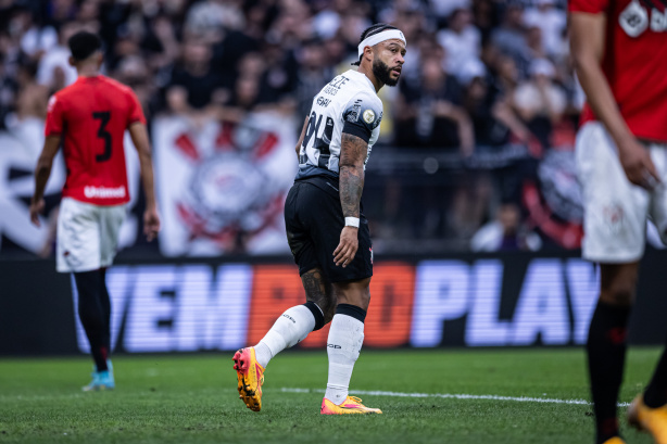 Memphis fala sobre recep��o na estreia pelo Corinthians e detalha condi��es  f�sicas durante o jogo