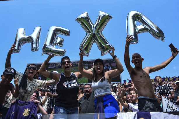 A torcida do Corinthians quebrou o próprio recorde de público no futebol feminino do continente