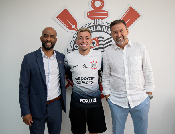 Corinthians anuncia renovação com o volante Ryan