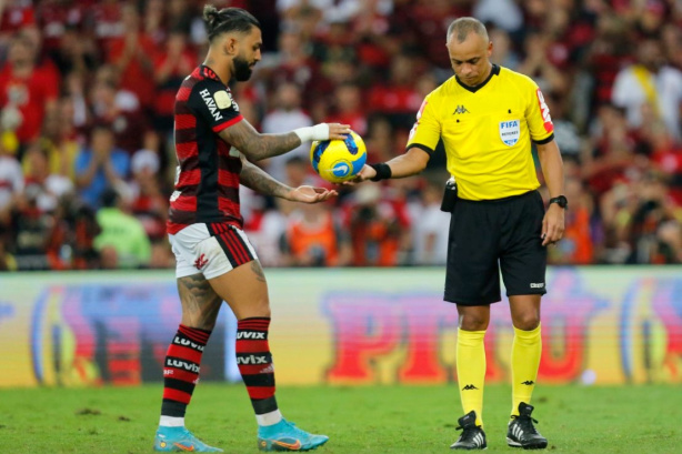 Wilton Pereira Sampaio ser� o �rbitro da partida