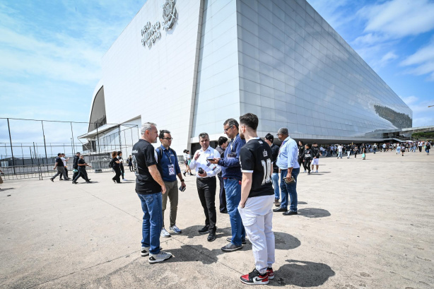 Fifa faz visita técnica em estádio do Corinthians para a Copa do Mundo Feminina de 2027