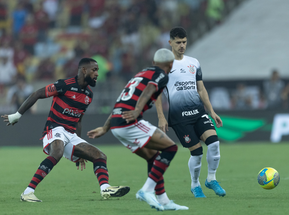 Corinthians peca na construção de jogadas e acaba superado pelo Flamengo na Copa do Brasil