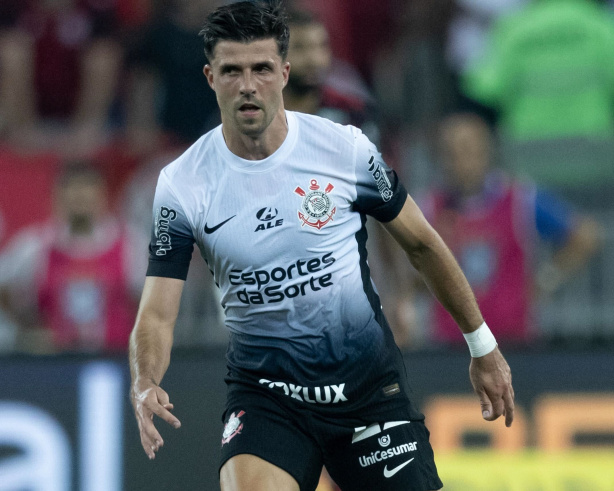 Héctor Hernández volta a receber oportunidade como titular em derrota do  Corinthians para o Flamengo