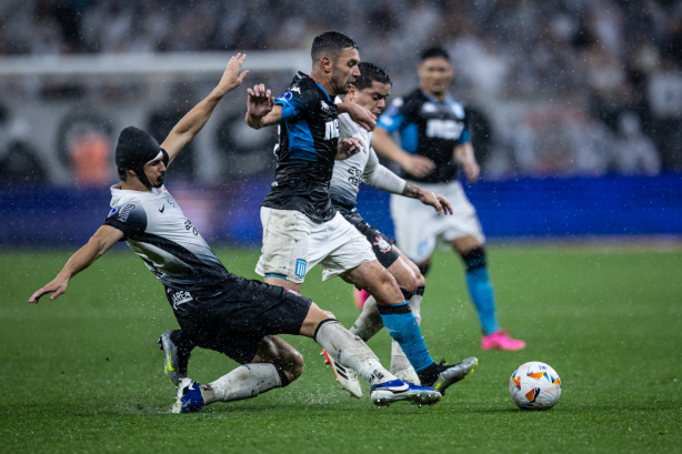 Corinthians sofre com falta de criatividade e apenas empata com o Racing na Sul-Americana