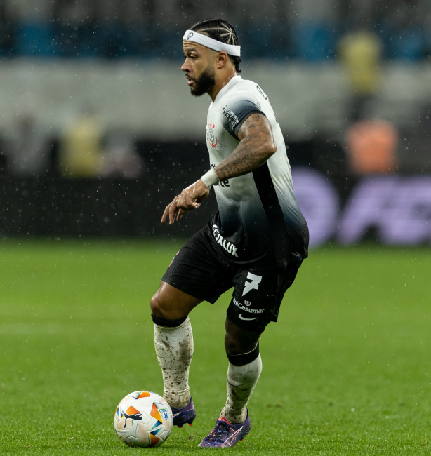 Memphis precisa de menos de 90 minutos para participar de gols no Corinthians