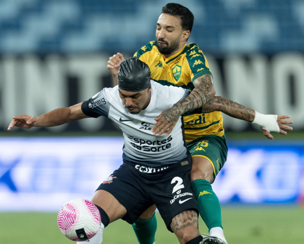 Fiel celebra vitória do Cuiabá mesmo com desempenho abaixo do Corinthians
