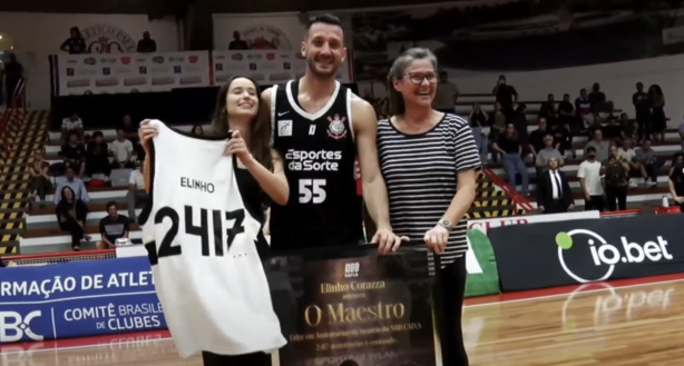 Armador do Corinthians se torna o maior 'gar�om' da hist�ria do NBB