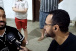Torcedores se emocionam em encontro com trio do Corinthians durante desembarque em Salvador