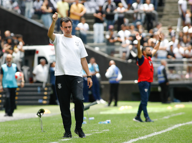 Lucas Piccinato comentou sobre os oito desfalques no Majestoso das semifinais do Paulist�o Feminino
