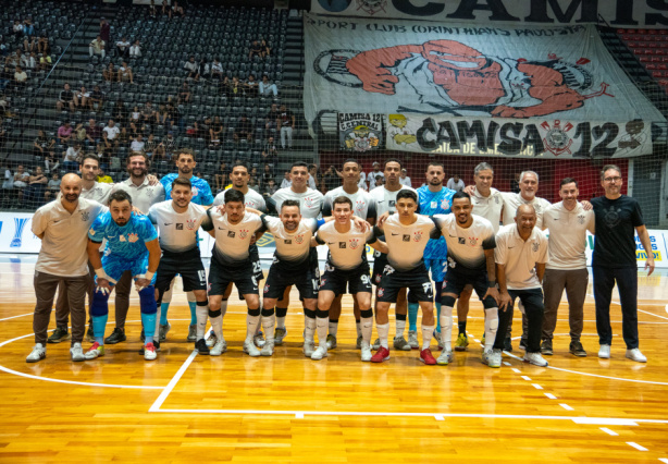 Corinthians recebeu o Magnus, no Parque S�o Jorge, na noite desta ter�a-feira