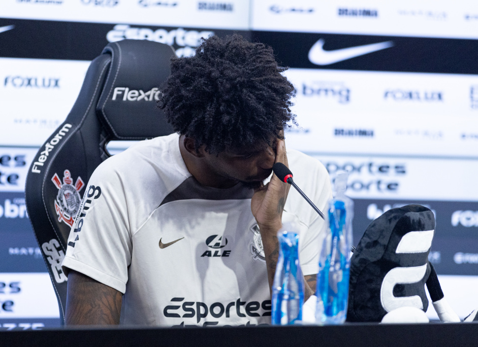 É DO TIMÃO! Hugo Souza se emociona após ser comprado pelo Corinthians e se declara