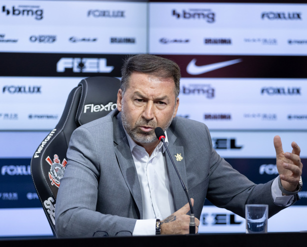 Augusto Melo lamenta processo de impeachment no Corinthians e dispara: 'Abstin�ncia do poder'
