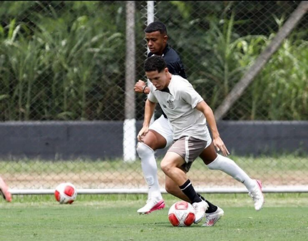 Robert Lopes em a��o pelo Corinthians