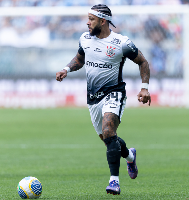 Memphis marcou o terceiro gol do Corinthians contra o Gr�mio