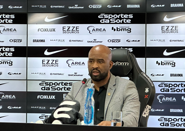 Fabinho indica que Corinthians pode usar time reserva e jogadores da base no início do Paulistão