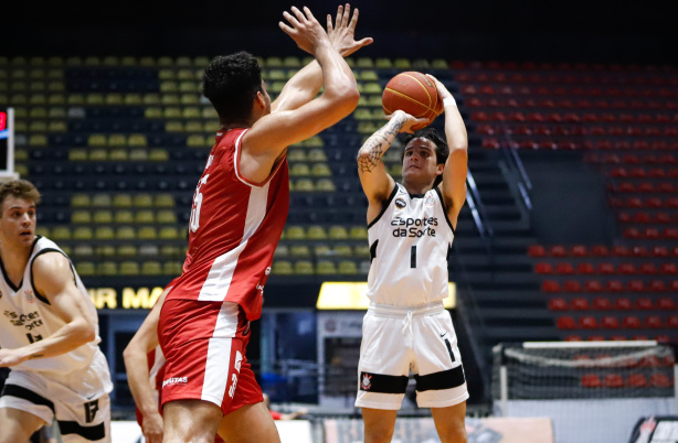 Corinthians vence o Fortaleza Basquete Cearense pelo placar de 92 a 83.