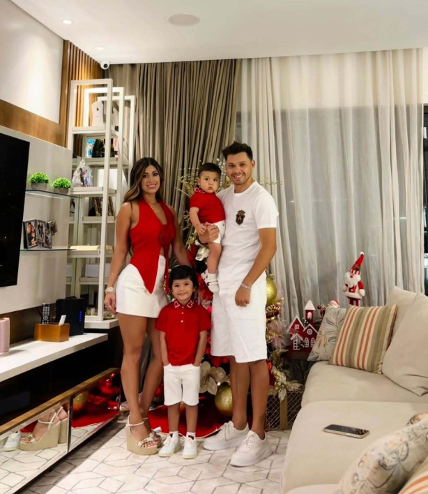 O Botafogo publicou a imagem de Romero, do Corinthians, em vez de g�meo meio-campista que atua no clube