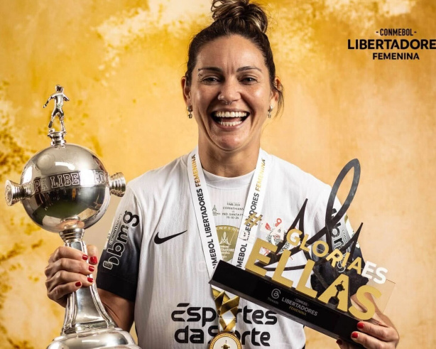 Camisa 10 do Corinthians é eleita Rainha da América por jornal Uruguaio