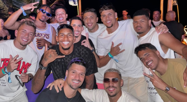 Matheuzinho, Hugo Souza, Tchoca e outros companheiros do Corinthians passaram a virada juntos