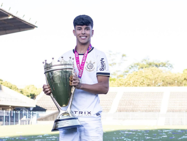 Corinthians libera atacante da base após cinco anos clube