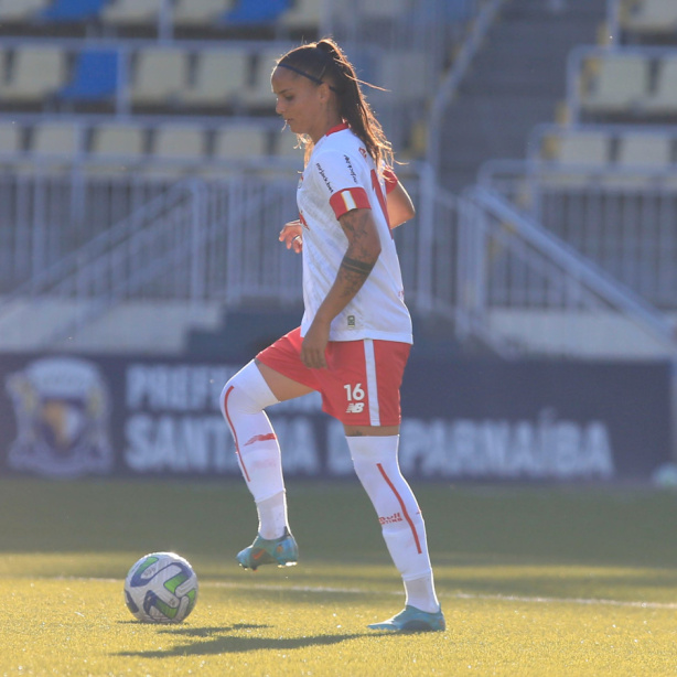 O Corinthians oficializou a contratação de Leticia Teles, zagueira que estava no Red Bull Bragantino