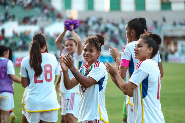 Dayana Rodríguez (centro) já disputou uma Copa América pela Venezuela